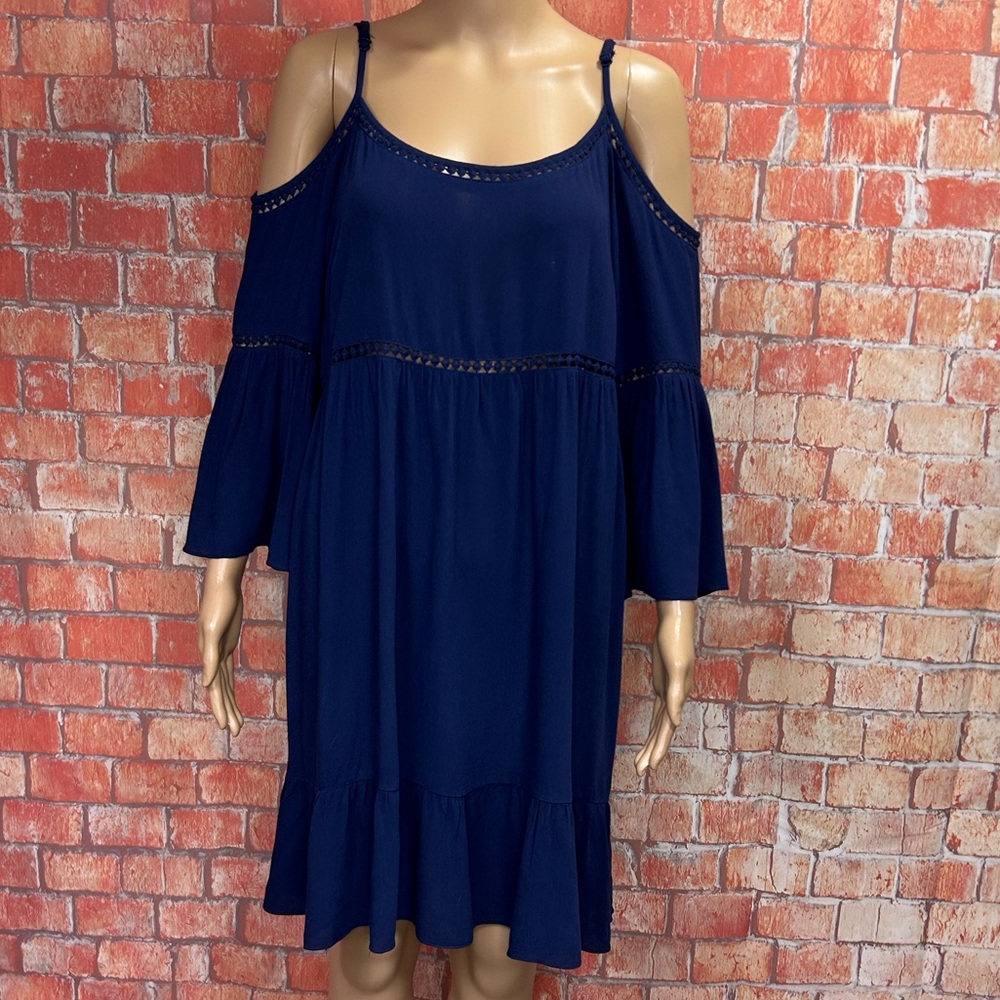 Soprano Ruffled Hem Cold Shoulder Dress‎